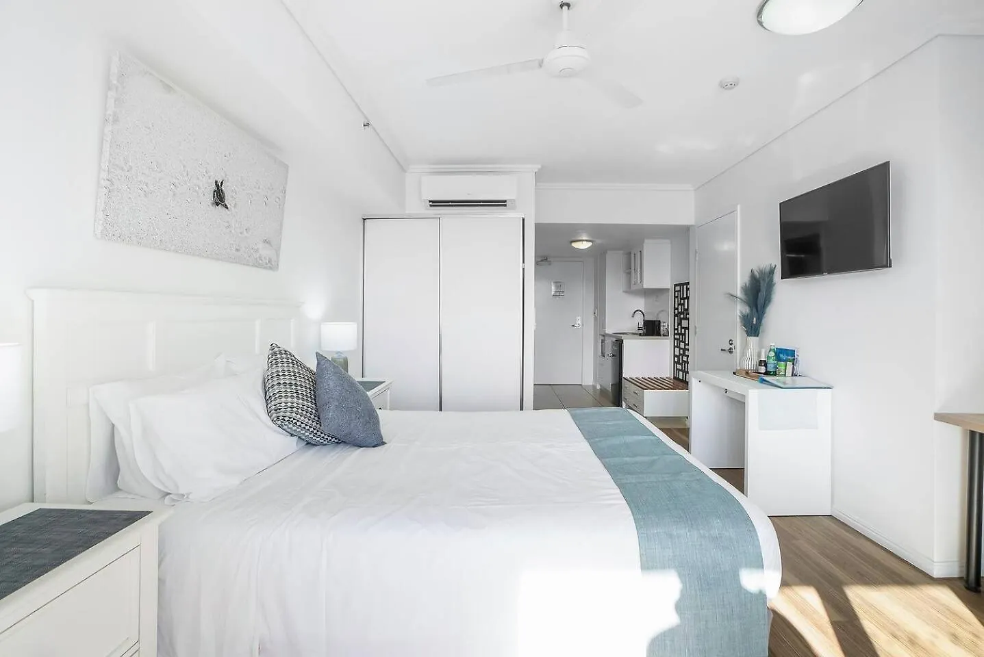 'Mcleod Corner' Resort-Style Adjacent Apartments Cairns Australia