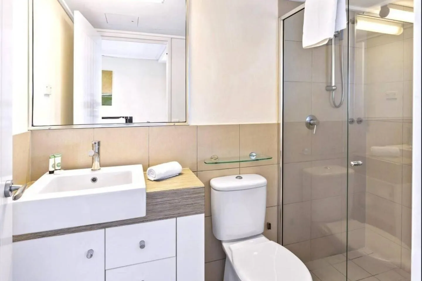'Mcleod Corner' Resort-Style Adjacent Apartments Cairns
