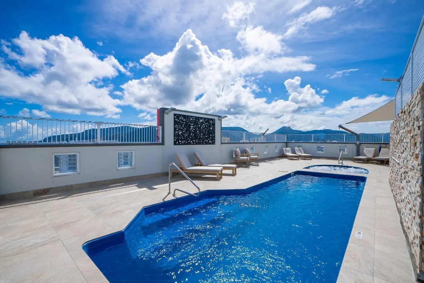 'Mcleod Corner' Resort-Style Adjacent Apartments Cairns