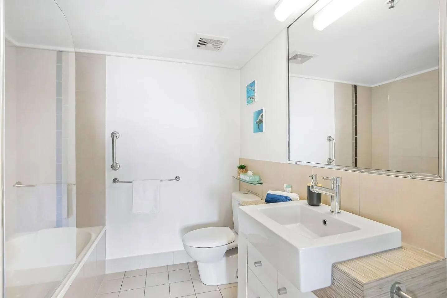 'Mcleod Corner' Resort-Style Adjacent Apartments Cairns 0*,  Australia