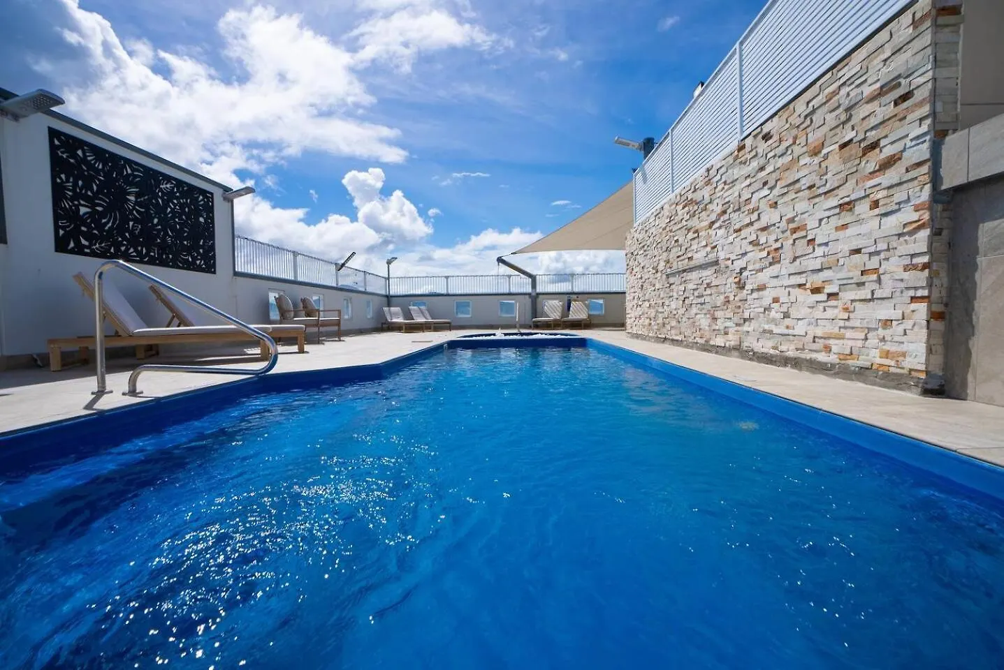 'Mcleod Corner' Resort-Style Adjacent Apartments Cairns Australia