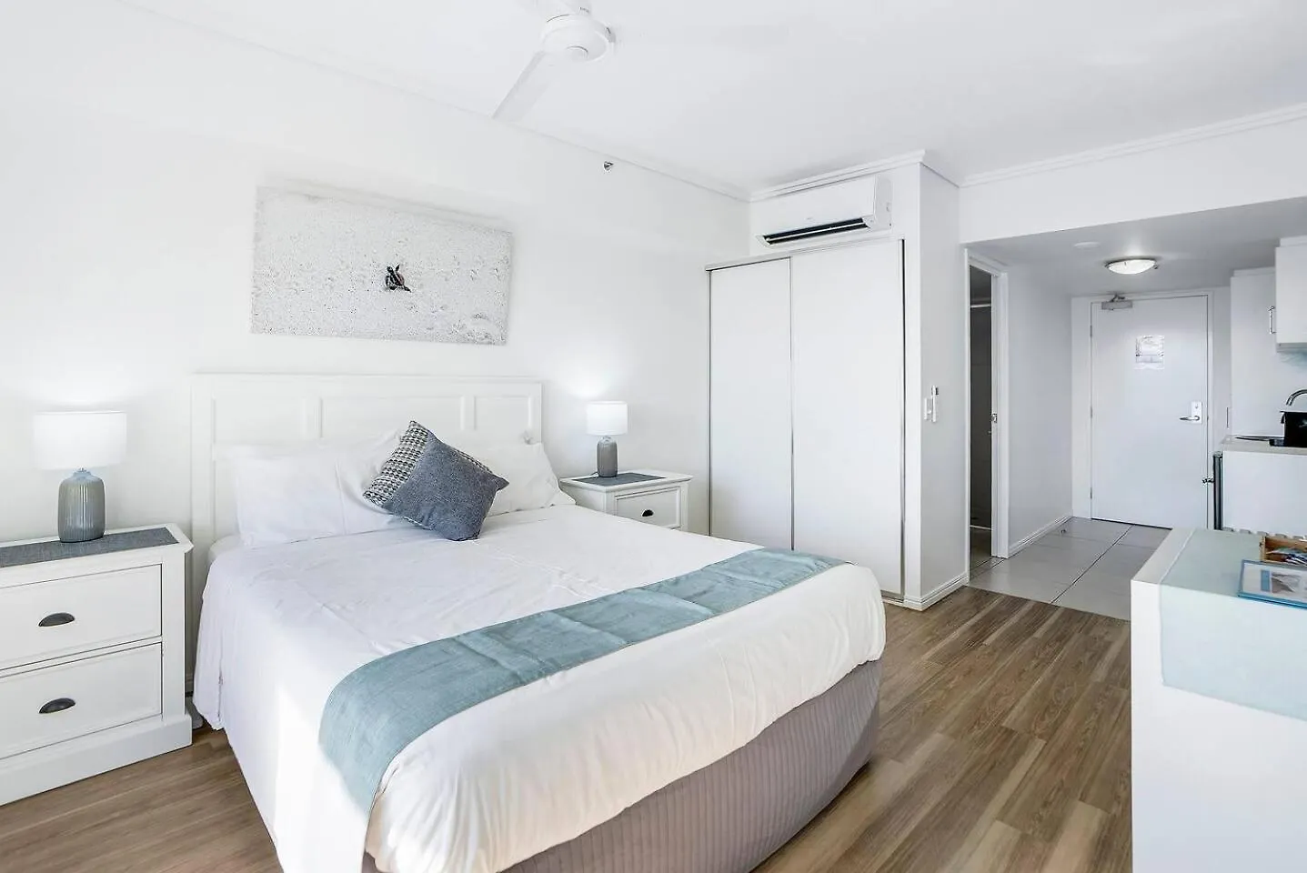 'Mcleod Corner' Resort-Style Adjacent Apartments Cairns 0*,  Australia