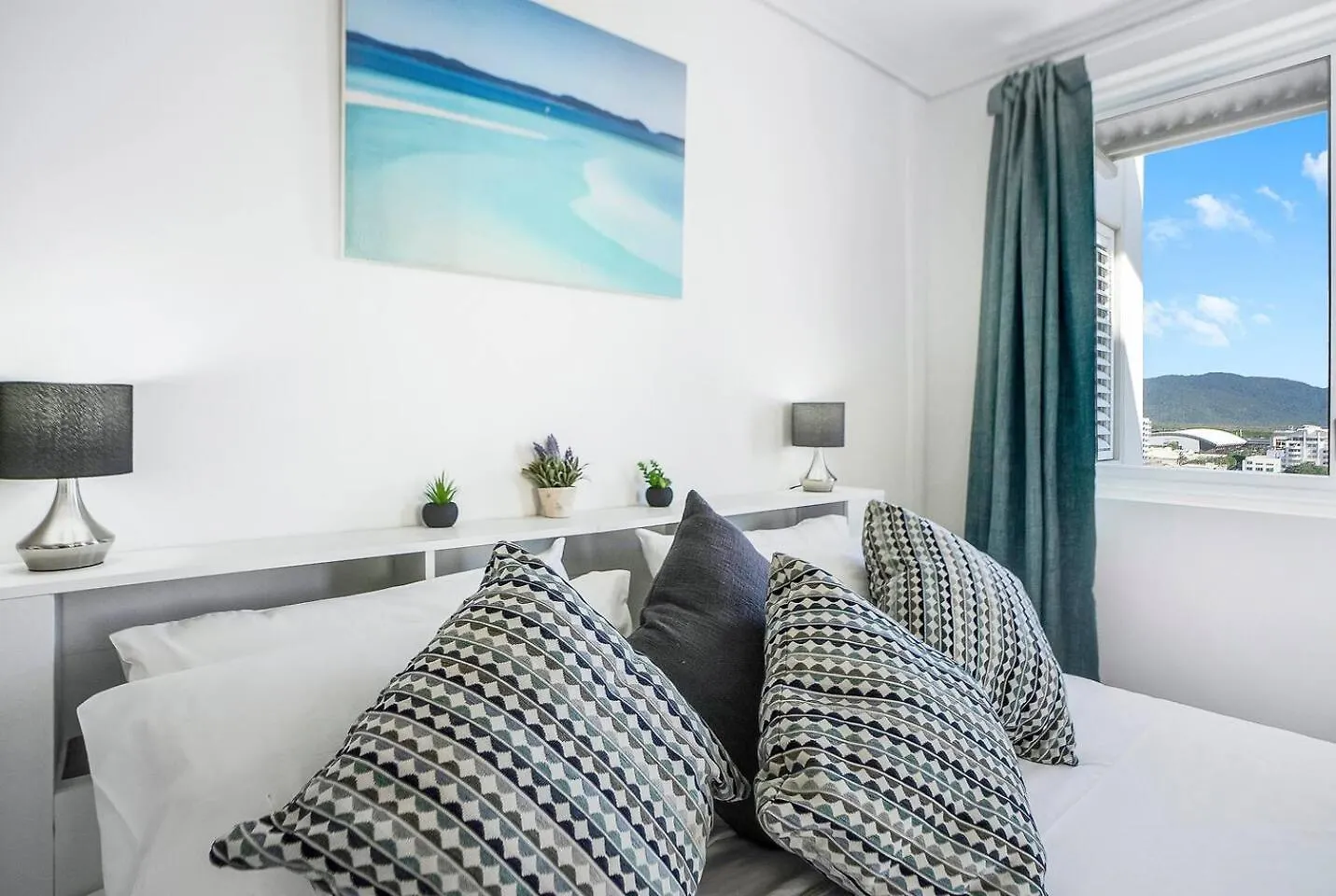 'Mcleod Corner' Resort-Style Adjacent Apartments Cairns