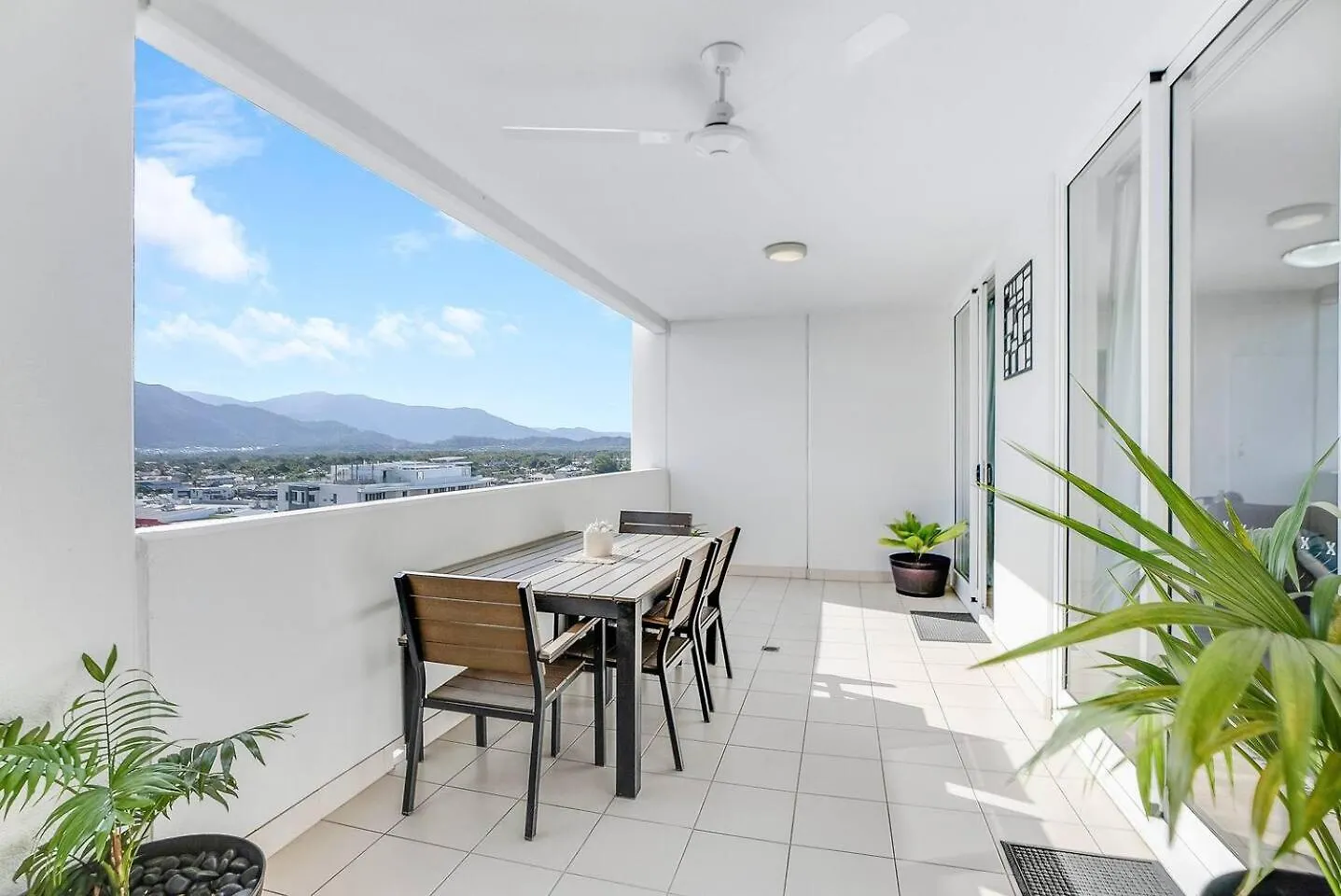 'Mcleod Corner' Resort-Style Adjacent Apartments Cairns 0*,