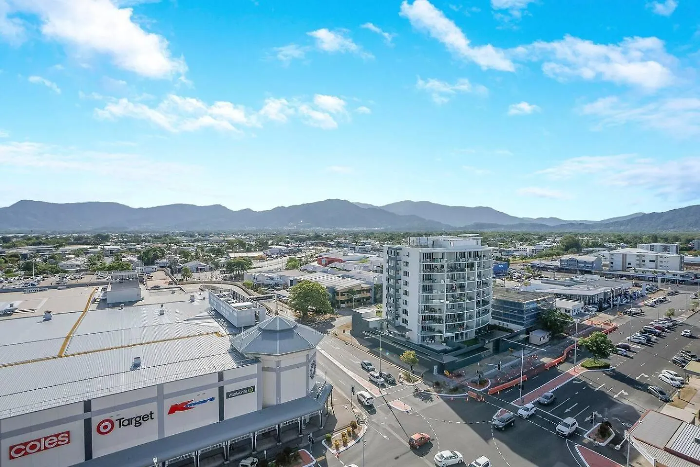 'Mcleod Corner' Resort-Style Adjacent Apartments Cairns Australia